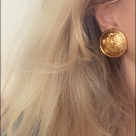 1980S Vintage Givenchy Logo Round Gold Plated Clip-on Earrings - Picture 6 of 11